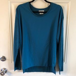 Ladies Van Heusen top. NWT-size medium